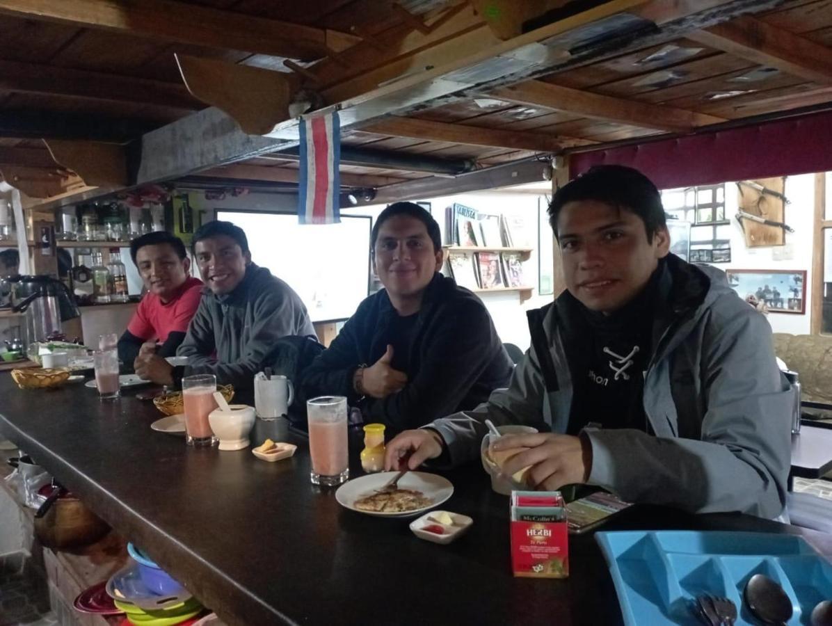 Andes Hostel Huaraz  Εξωτερικό φωτογραφία