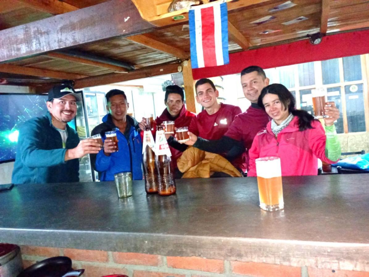 Andes Hostel Huaraz  Εξωτερικό φωτογραφία
